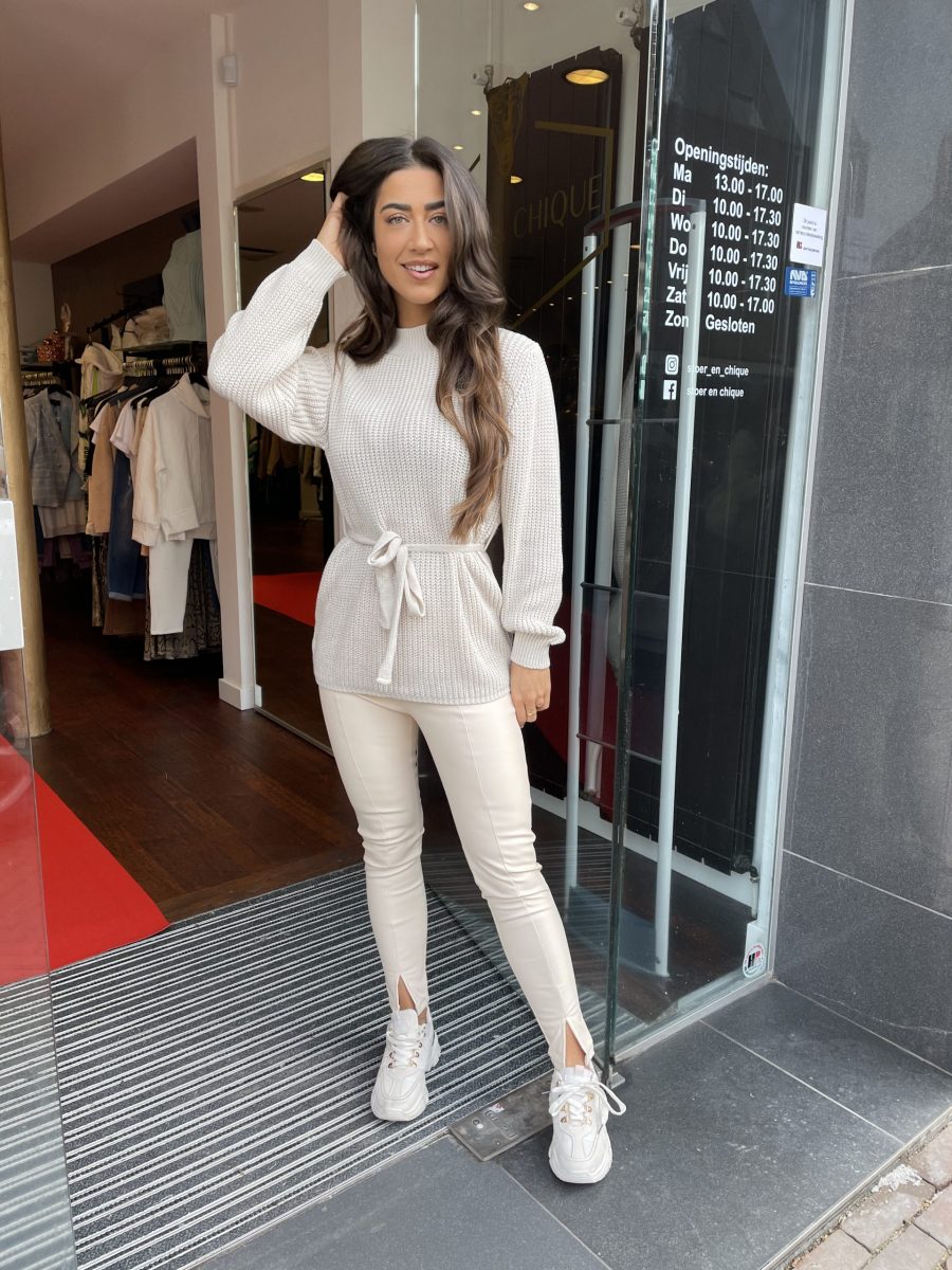 Ambika trui Bali off white voorkant alternatief
