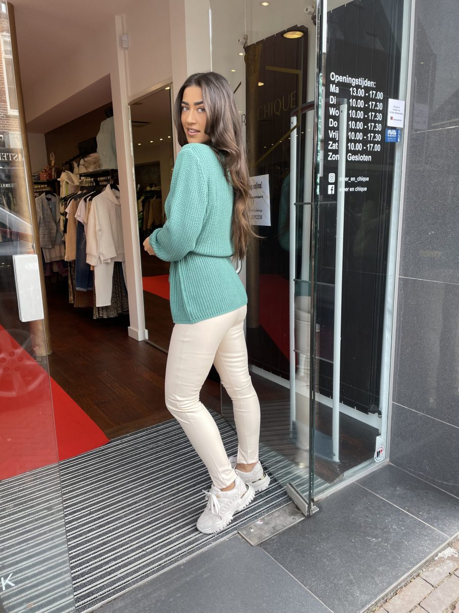 Ambika trui Bali